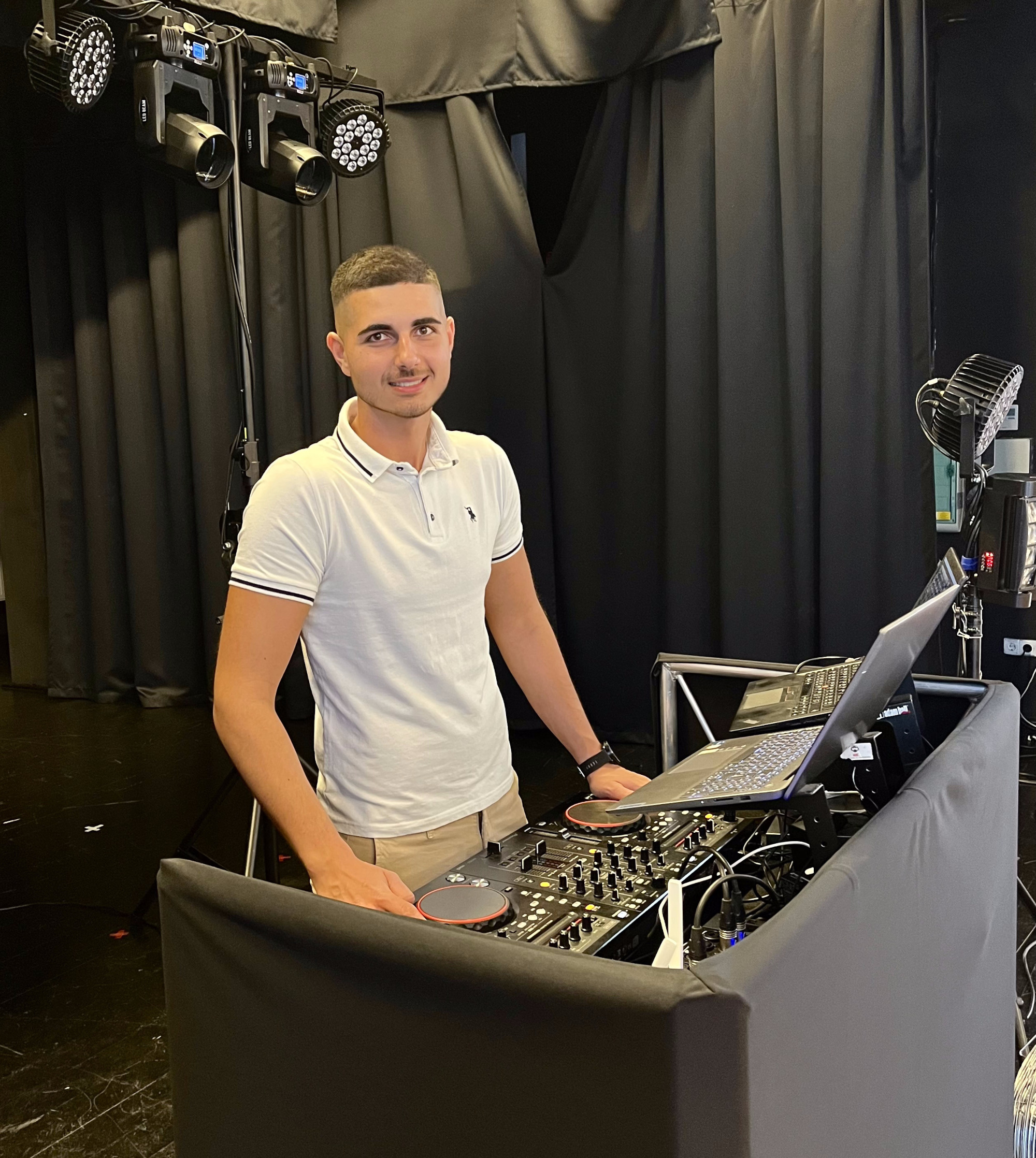 Falfestés fénytechnikával